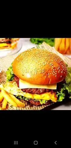 Hình ảnh Burger Bò Gà Trứng Phô mai