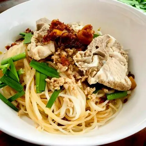 Hình ảnh Hủ tiếu khô xương thit