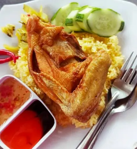 Hình ảnh Cơm gà xối mỡ
