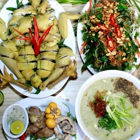Hình ảnh Gà chặt lá chanh nguyên con