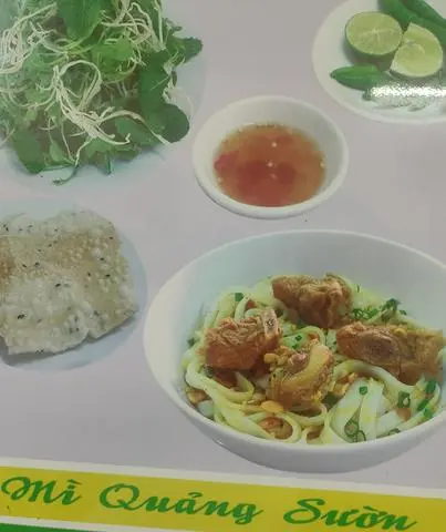 Hình ảnh mì Quảng sườn gà trứng cút 