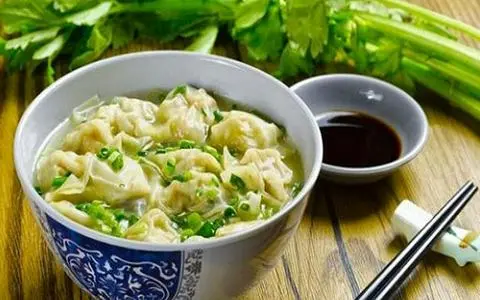 Hình ảnh Hoành thánh da heo bò viên trứng cút