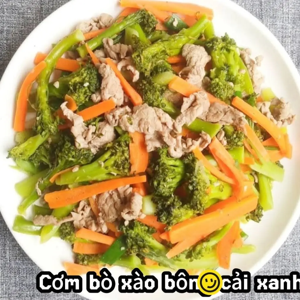 Hình ảnh Cơm bò xào bông cải xanh.