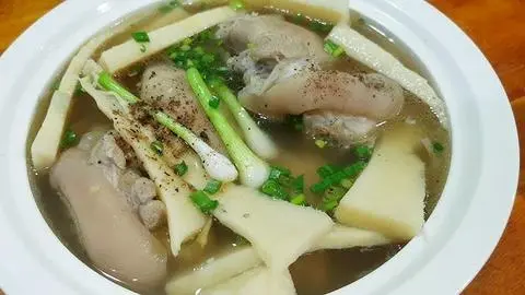 Hình ảnh Cơm canh Giò Heo hầm măng tươi