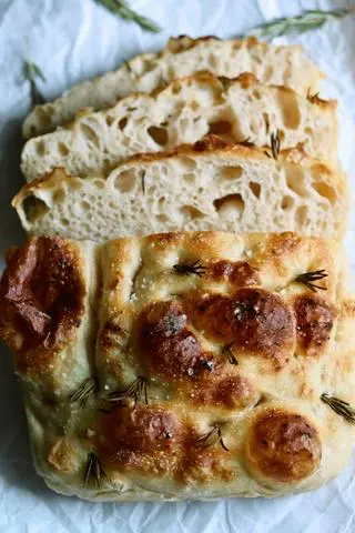 Hình ảnh Olive - herb focaccia