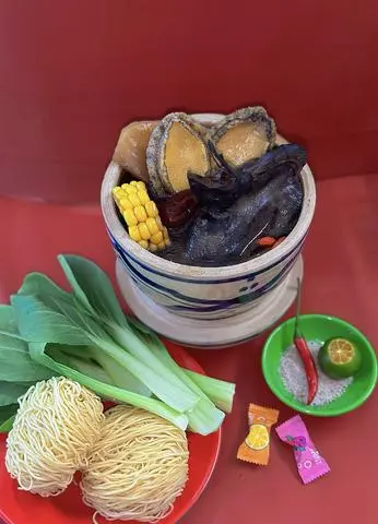 Hình ảnh Gà Tiềm Bào Ngư 2 Con+ rau,mì