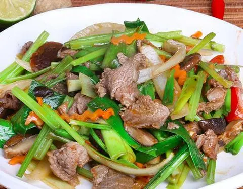 Hình ảnh Bò xào hành cần