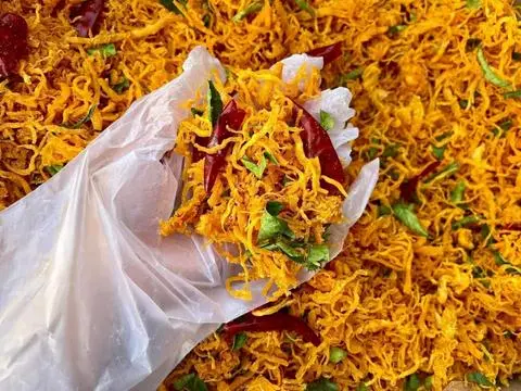Hình ảnh khô gà lá chanh mềm