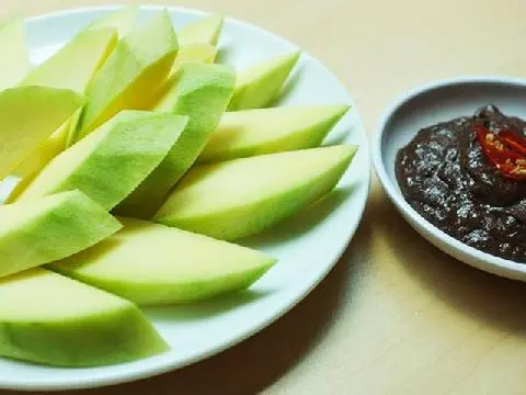 Hình ảnh Xoài Xanh + muối chấm 