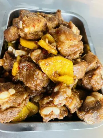 Hình ảnh Cơm sườn non kho thơm 
