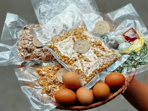 Hình ảnh Snack “ tán gẫu" - khô gà lá chanh, ngô giòn, tai voi
