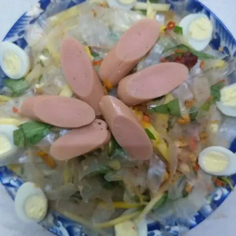Hình ảnh Bánh Tráng Trộn xúc xích chiên giòn 
