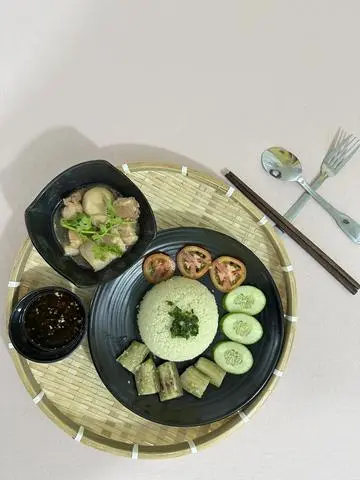 Hình ảnh Cơm tấm thịt kho trứng