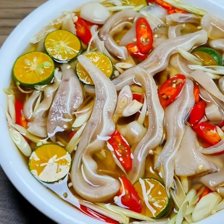 Hình ảnh Tai Heo Sả Tắc - Hộp Vừa