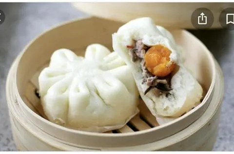 Hình ảnh Bánh bao nhân thịt trứng muối
