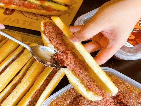 Hình ảnh Bánh mì Que Pate , Chà Bông