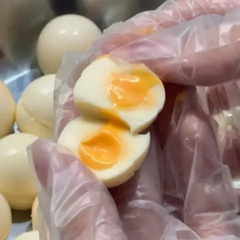 Hình ảnh Cheeseball Lòng Đào (2 viên)