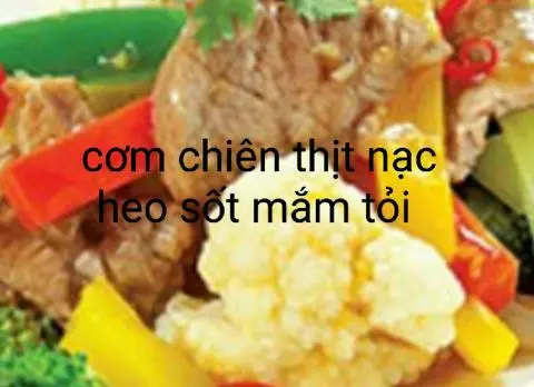 Hình ảnh cơm chiên thịt nạc heo sốt mắm tỏi 