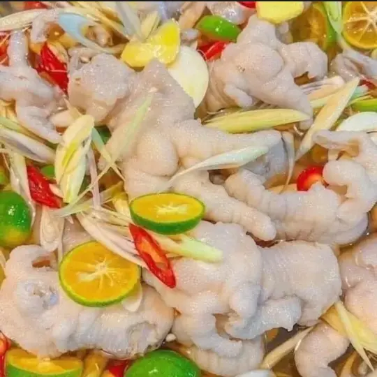 Hình ảnh Chân gà rút xương sả tắc 