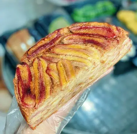 Hình ảnh Nữa ổ - Bánh Chuối Nướng Bơ Sữa Cốt Dừa 