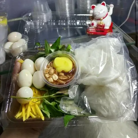 Hình ảnh Bánh tráng chấm 5 trứng 
