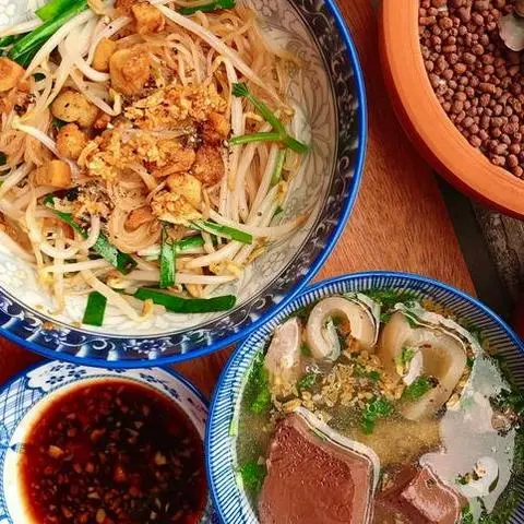 Hình ảnh Mì gói thập cẩm có xương 