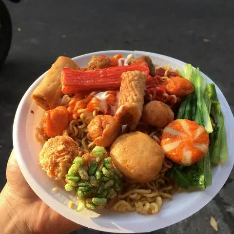 Hình ảnh Mì xào cá viên thập cẩm