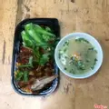 Hình ảnh Mì trộn đùi gà mắm tỏi+ sup trứng