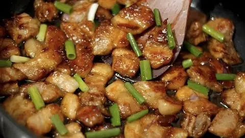 Hình ảnh Thịt ba rọi ram cháy cạnh