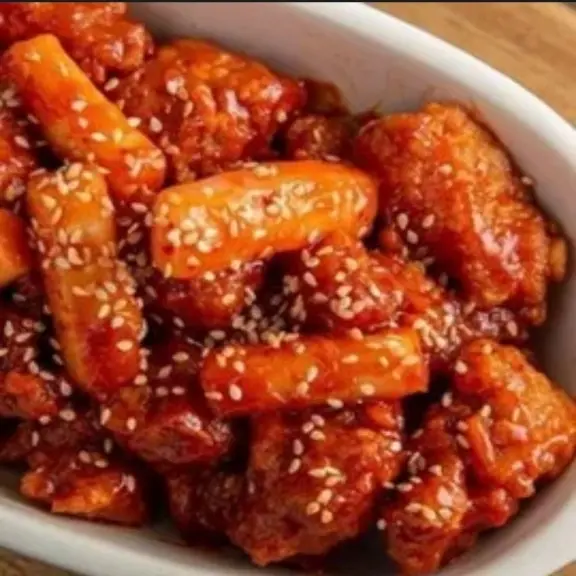 Hình ảnh bánh gạo gà sốt cay 
