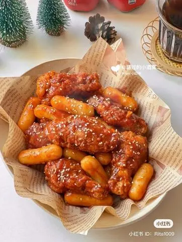 Hình ảnh Gà Viên Mix Tokbokki Xốt
