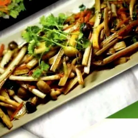 Hình ảnh Ngó sen xào nấm