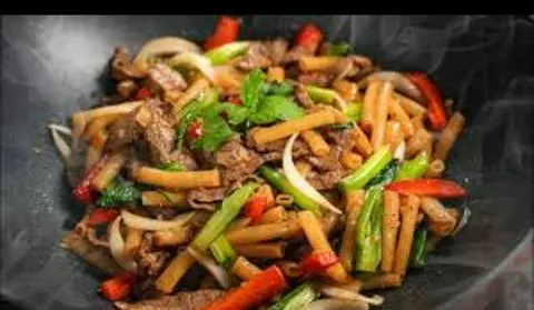Hình ảnh Nui xào bò