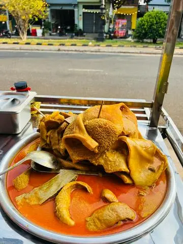 Hình ảnh Nửa ký thập cẩm kèm 2 ổ bánh mì