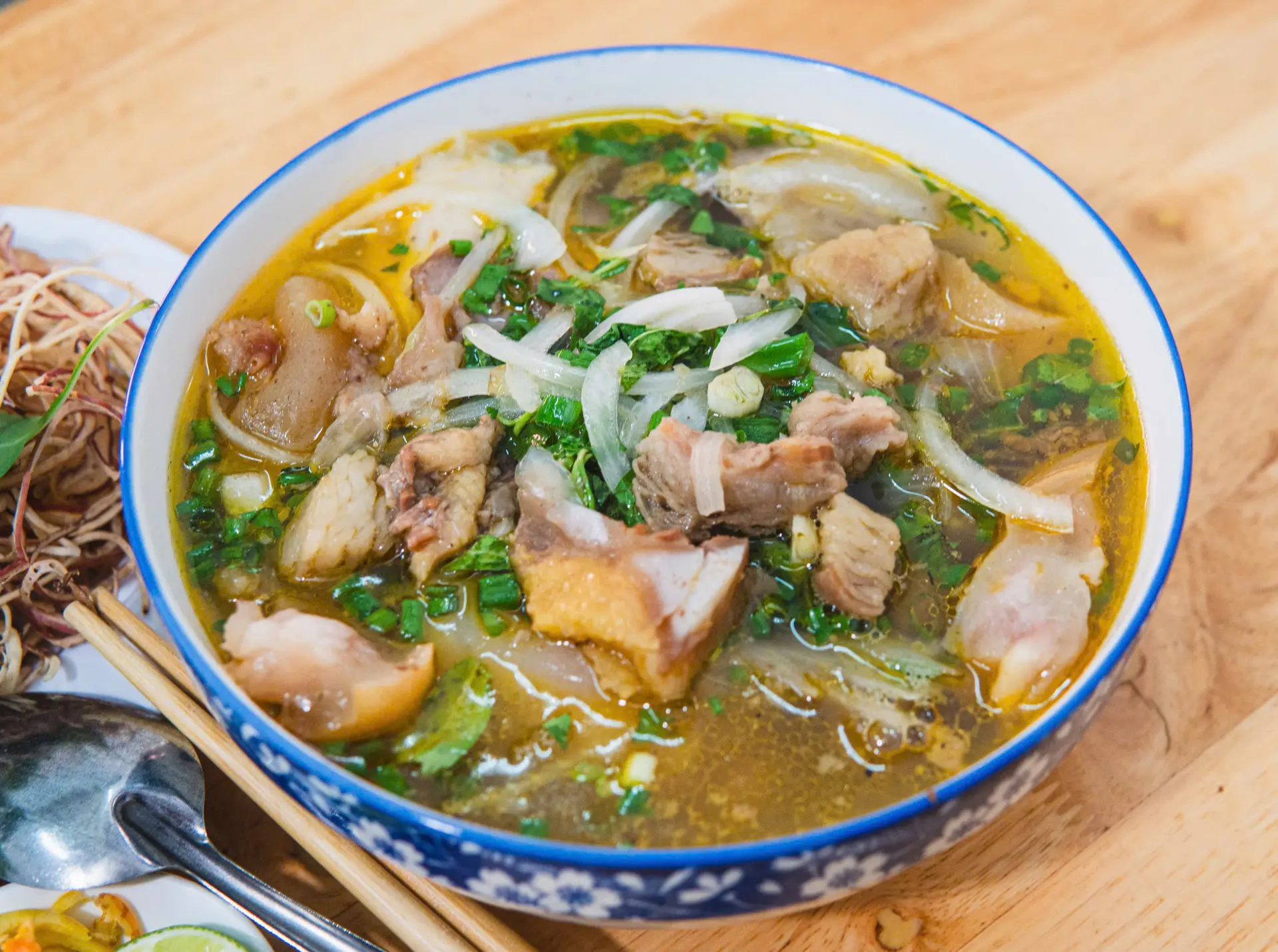 Hình ảnh Bún Bò Sụn + Chả