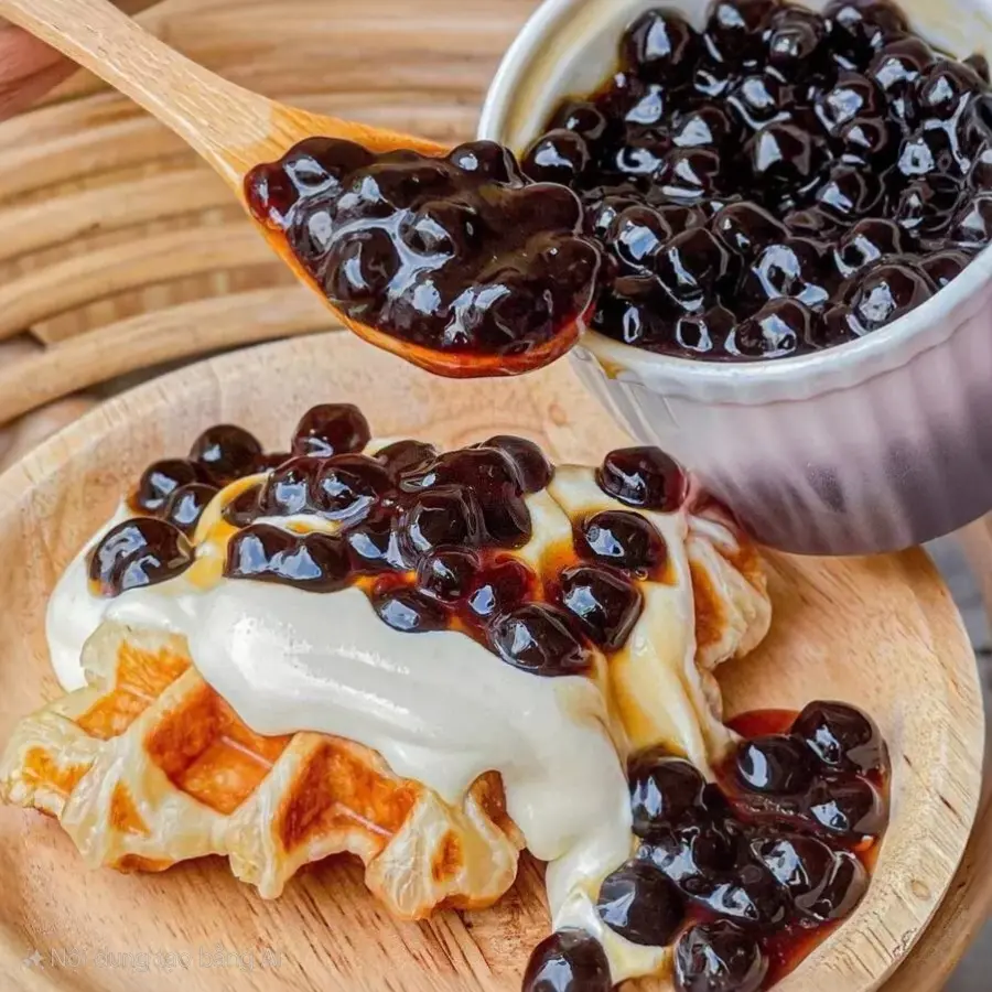 Hình ảnh Bánh Waffle trân châu Đường Đen - 1/2 Bánh
