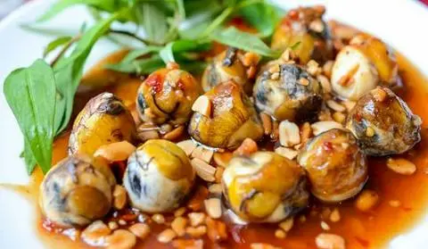 Hình ảnh BÁNH MÌ HỘT VỊT LỘN SỐT BƠ TỎI ỚT 3 TRỨNG