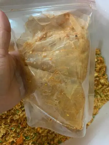Hình ảnh 100g bánh tráng muối tỏi cay