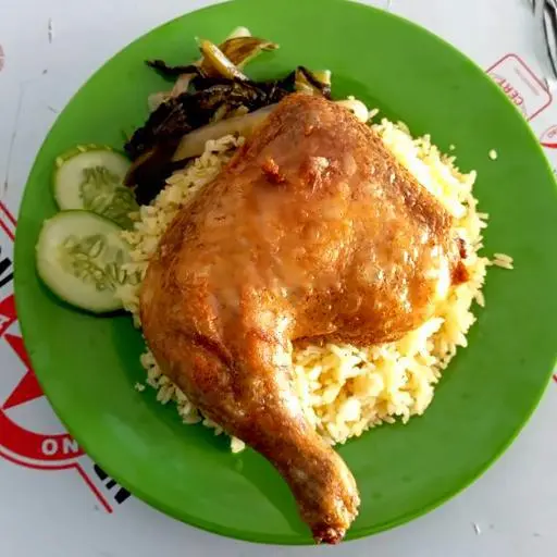 Hình ảnh Cơm Gà Góc Tư Xối Mỡ - Nước Ngọt