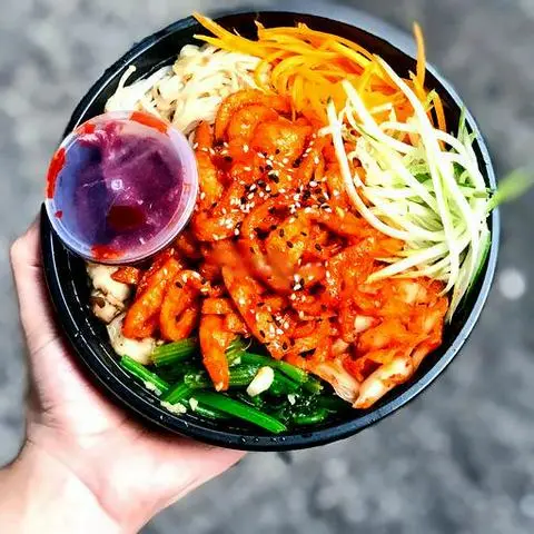 Hình ảnh Cơm trộn chả cá sốt Hàn