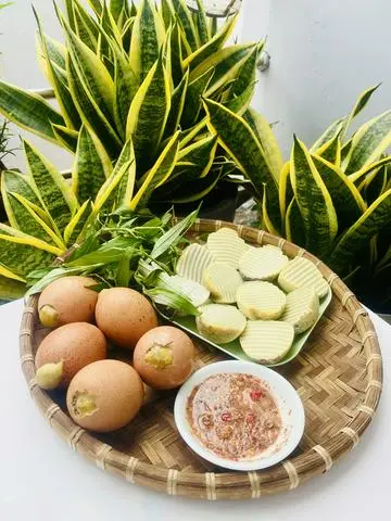 Hình ảnh Trứng gà nướng nguyên vỏ - 5 trứng