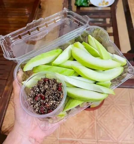 Hình ảnh Xoài bao tử kèm muối tôm chấm