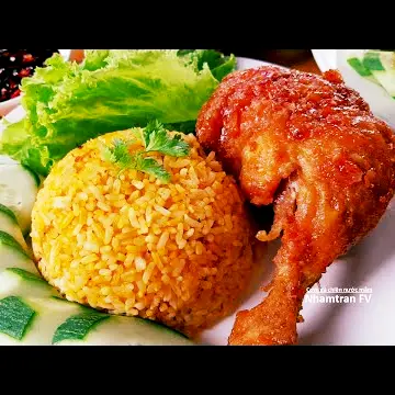 Hình ảnh cơm chiên gà mắm tỏi