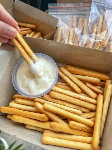 Hình ảnh Bánh que chấm sốt phô mai dẻo