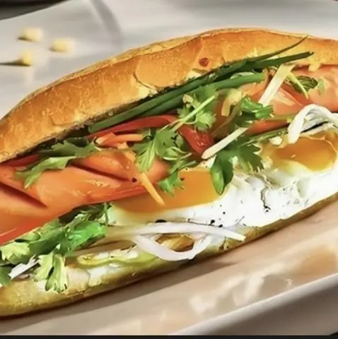 Hình ảnh Bánh Mì Trứng + Xúc Xích chà bông