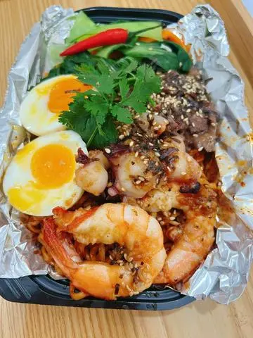 Hình ảnh mì trộn cay hải sản đặc biệt 