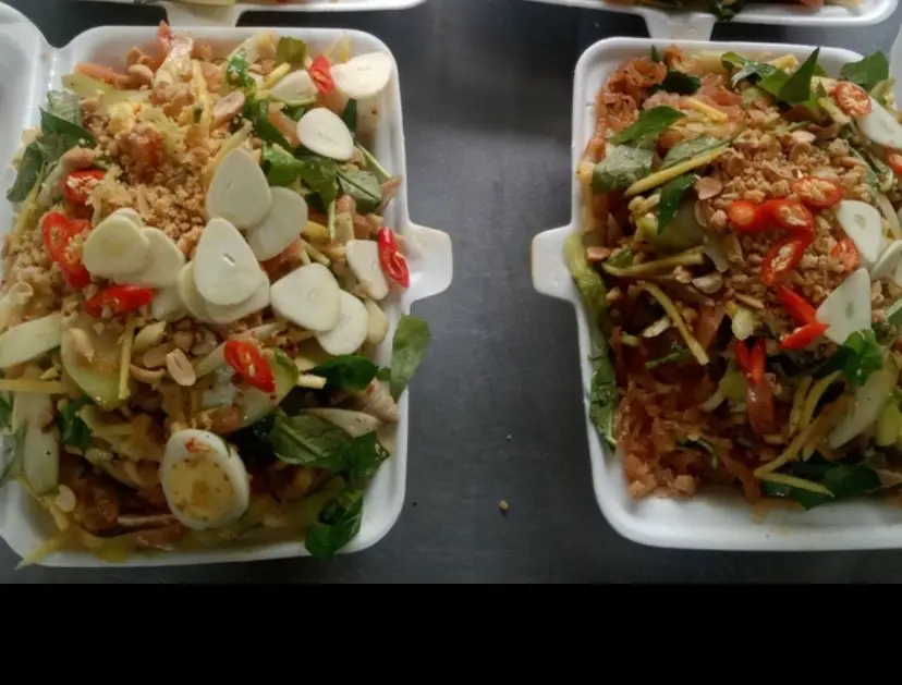 Hình ảnh Combo 2 hộp Tré trộn đặc biệt tặng kèm nước 1 ngọt Coca+ 2 phồng tôm