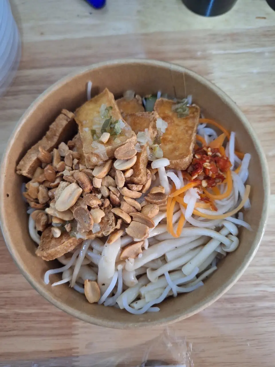 Hình ảnh Bún nước tương Tàu hủ+Nấm xào chay