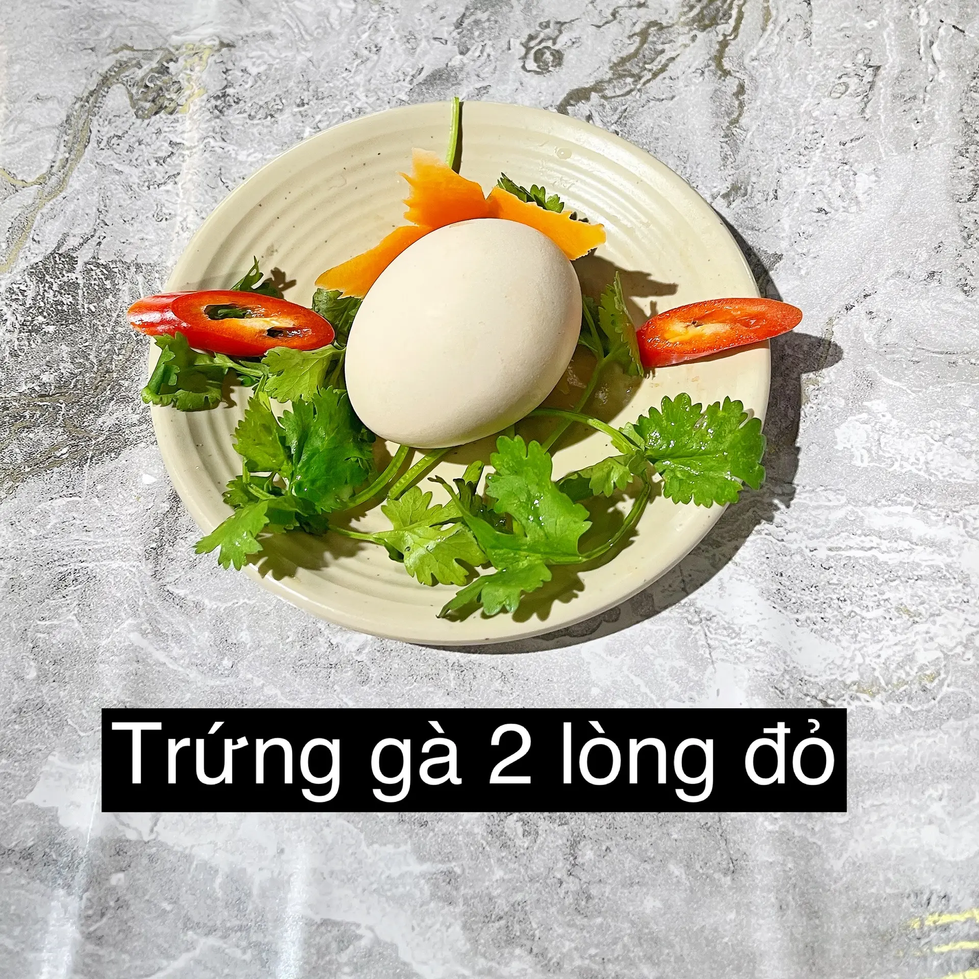 Hình ảnh Trứng gà 2 lòng đỏ 