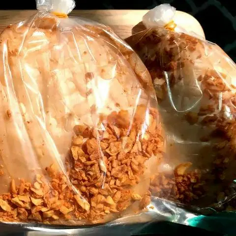 Hình ảnh Combo 2 bánh tráng tỏi muối nhuyễn